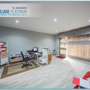 Commercial Premises / Showrooms for Sale in Muggiò