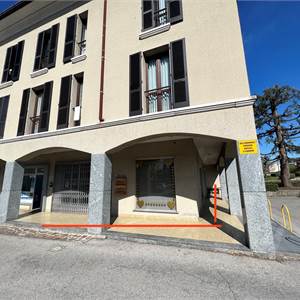 Negozio In Affitto a Triuggio