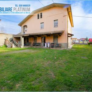 Villa for Sale in Albiate