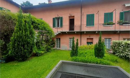 Appartamento In Affitto a Carate Brianza