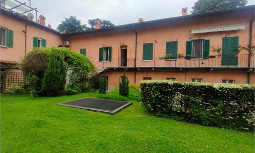 Appartamento In Affitto a Carate Brianza