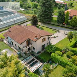 Villa In Vendita a Casatenovo