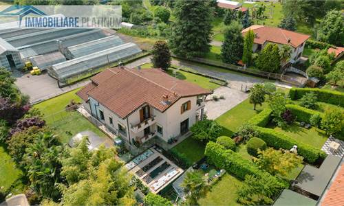 Villa In Vendita a Casatenovo