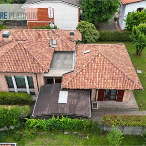 Villa In Vendita a Macherio