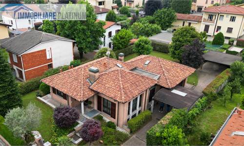 Villa In Vendita a Macherio