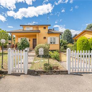 Villa In Vendita a Carate Brianza