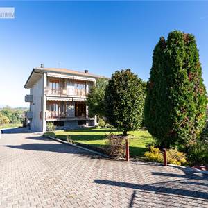 Villa Bifamiliare In Vendita a Triuggio