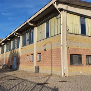 Capannone In Affitto a Triuggio