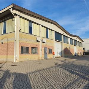 Capannone In Affitto a Triuggio