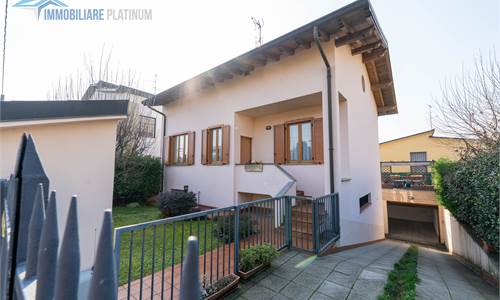 VILLA SINGOLA DI AMPIA METRATURA