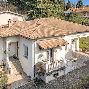 Villa for Sale in Triuggio