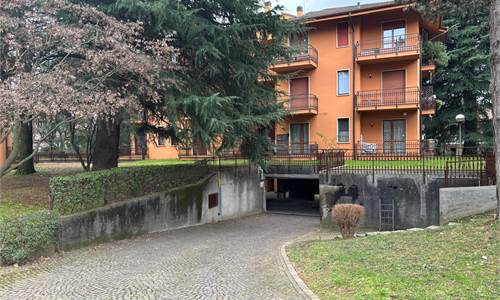 Garage for Sale in Carate Brianza
