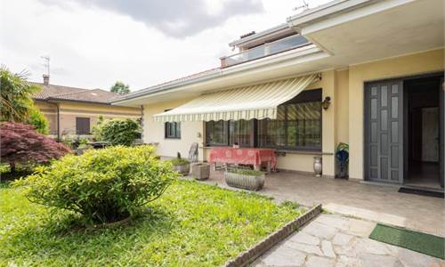 VILLA DI CHARME CON GIARDINO PRIVATO E DEPENDANCE