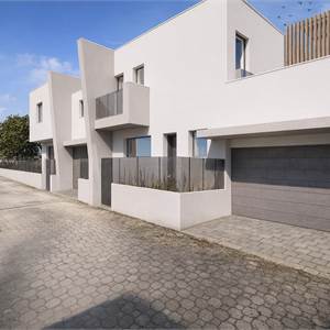 Farmhouse for Sale in Triuggio