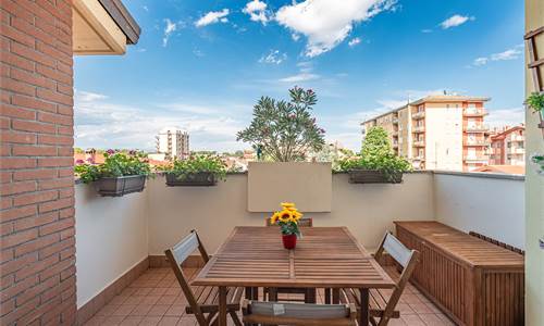STUPENDO ATTICO CON TERRAZZO in CLASSE C