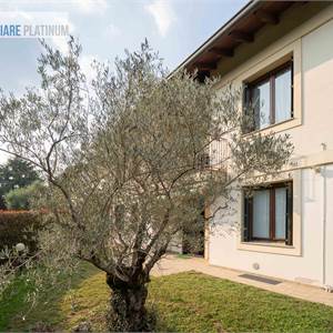 3 locali In Vendita a Triuggio