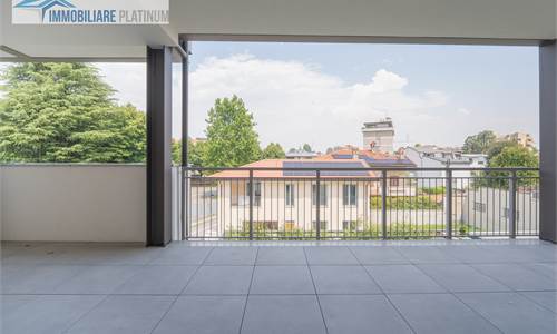 AMPIO 4 LOCALI CON TERRAZZO! 