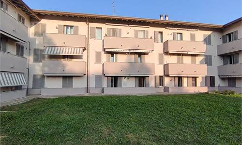 2 locali + servizi completamente arredato con box.