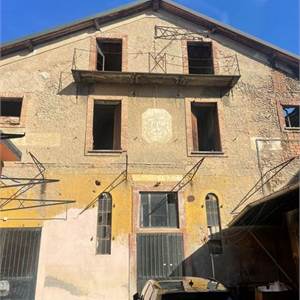 Warehouse for Sale in Triuggio